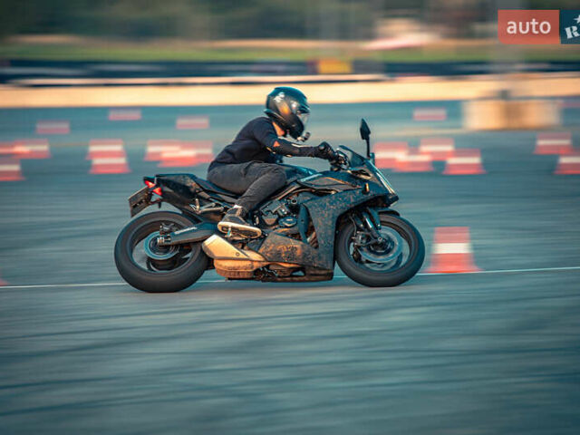 Черный Хонда CBR 650R, объемом двигателя 0.65 л и пробегом 14 тыс. км за 9800 $, фото 13 на Automoto.ua