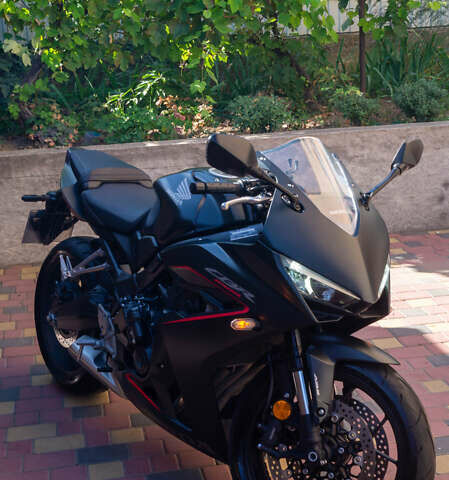 Черный Хонда CBR 650R, объемом двигателя 0.65 л и пробегом 14 тыс. км за 9900 $, фото 1 на Automoto.ua