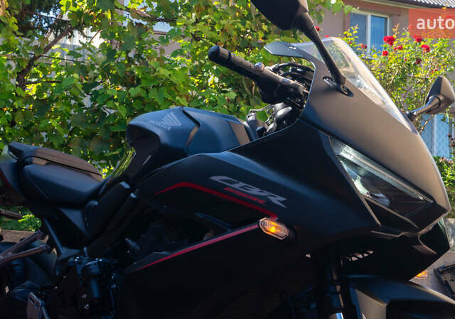 Черный Хонда CBR 650R, объемом двигателя 0.65 л и пробегом 14 тыс. км за 9900 $, фото 2 на Automoto.ua