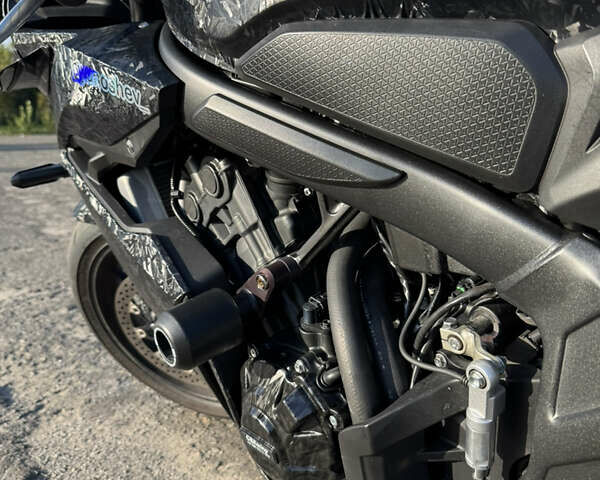 Черный Хонда CBR 650R, объемом двигателя 0.65 л и пробегом 14 тыс. км за 9800 $, фото 8 на Automoto.ua