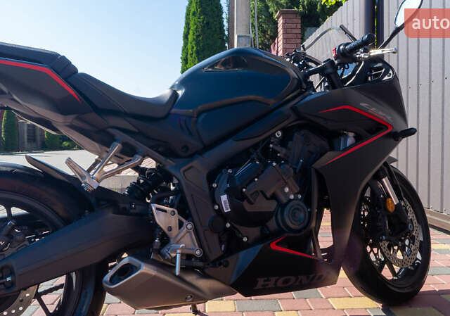 Черный Хонда CBR 650R, объемом двигателя 0.65 л и пробегом 14 тыс. км за 9900 $, фото 6 на Automoto.ua
