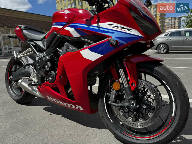 Красный Хонда CBR 650R, объемом двигателя 0.65 л и пробегом 3 тыс. км за 10000 $, фото 3 на Automoto.ua