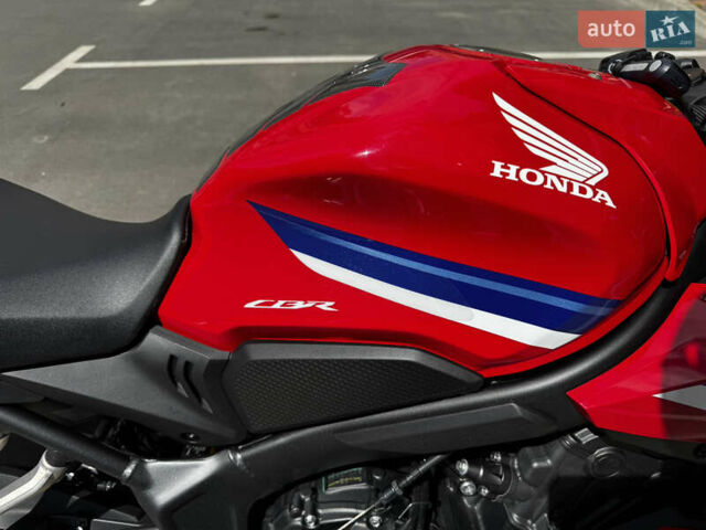 Красный Хонда CBR 650R, объемом двигателя 0.65 л и пробегом 3 тыс. км за 10000 $, фото 8 на Automoto.ua