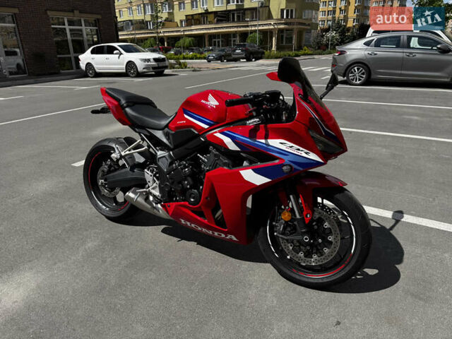 Красный Хонда CBR 650R, объемом двигателя 0.65 л и пробегом 3 тыс. км за 10000 $, фото 2 на Automoto.ua
