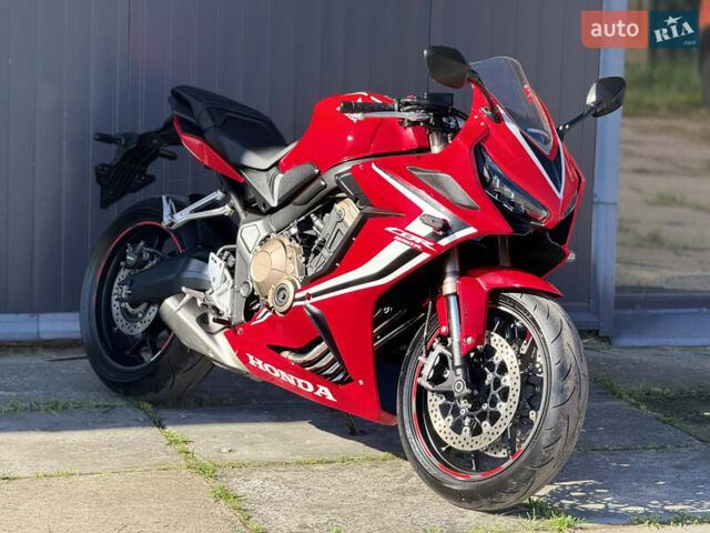 Красный Хонда CBR 650R, объемом двигателя 0.65 л и пробегом 28 тыс. км за 8800 $, фото 4 на Automoto.ua
