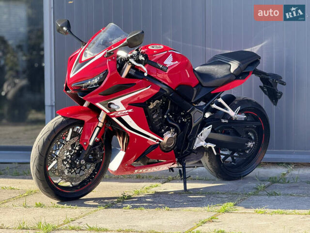 Красный Хонда CBR 650R, объемом двигателя 0.65 л и пробегом 28 тыс. км за 8800 $, фото 1 на Automoto.ua