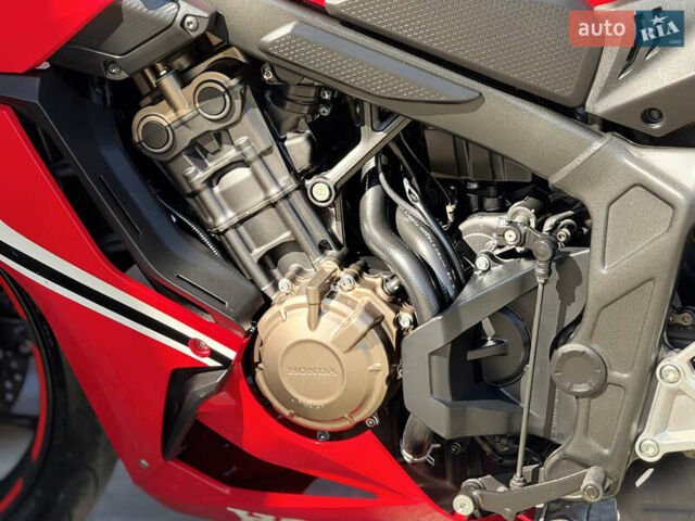Красный Хонда CBR 650R, объемом двигателя 0.65 л и пробегом 28 тыс. км за 8800 $, фото 10 на Automoto.ua