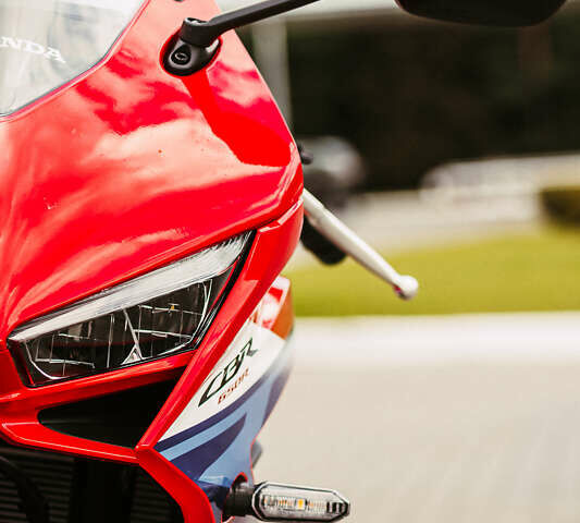Хонда CBR 650R, объемом двигателя 0 л и пробегом 2 тыс. км за 11000 $, фото 2 на Automoto.ua