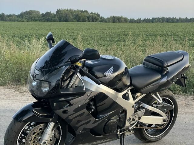 Хонда CBR 900RR, объемом двигателя 0.92 л и пробегом 0 тыс. км за 4500 $, фото 4 на Automoto.ua