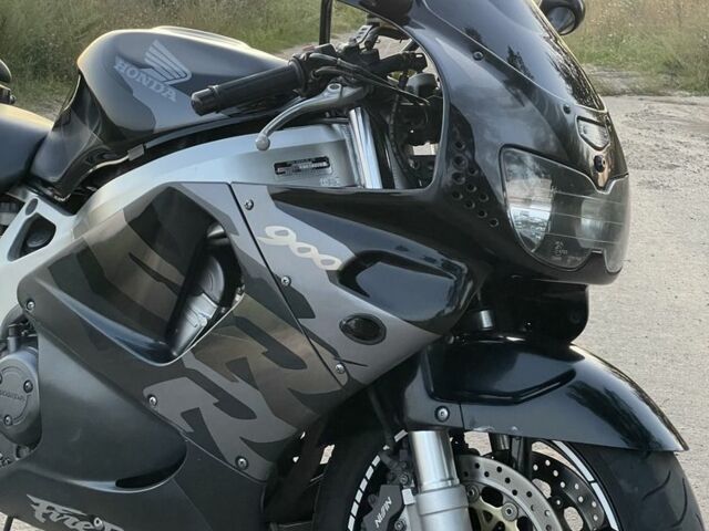 Хонда CBR 900RR, объемом двигателя 0.92 л и пробегом 0 тыс. км за 4500 $, фото 5 на Automoto.ua