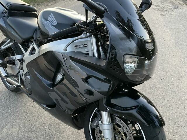 Хонда CBR 900RR, объемом двигателя 0.92 л и пробегом 0 тыс. км за 4500 $, фото 20 на Automoto.ua