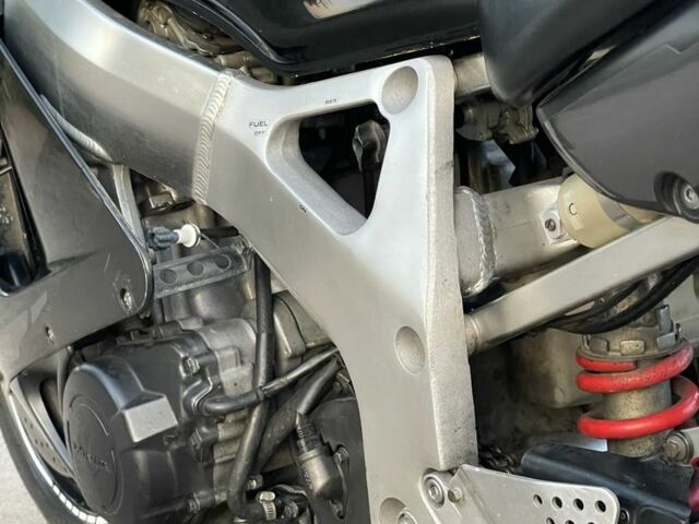 Хонда CBR 900RR, объемом двигателя 0.92 л и пробегом 0 тыс. км за 4500 $, фото 13 на Automoto.ua