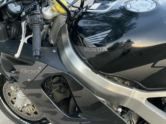 Хонда CBR 900RR, объемом двигателя 0.92 л и пробегом 0 тыс. км за 4500 $, фото 11 на Automoto.ua