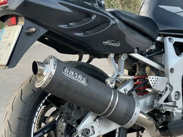 Хонда CBR 900RR, объемом двигателя 0.92 л и пробегом 0 тыс. км за 4500 $, фото 9 на Automoto.ua