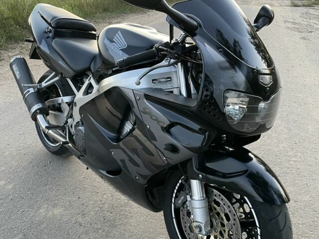 Хонда CBR 900RR, объемом двигателя 0.92 л и пробегом 0 тыс. км за 4500 $, фото 2 на Automoto.ua