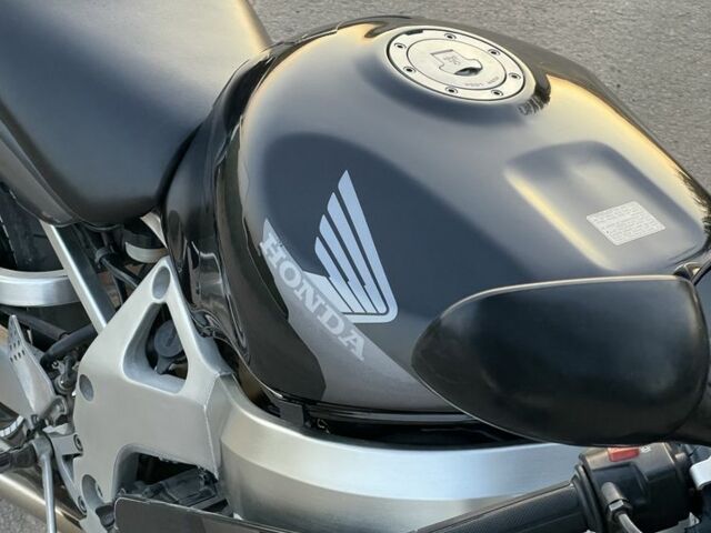 Хонда CBR 900RR, объемом двигателя 0.92 л и пробегом 0 тыс. км за 4500 $, фото 7 на Automoto.ua