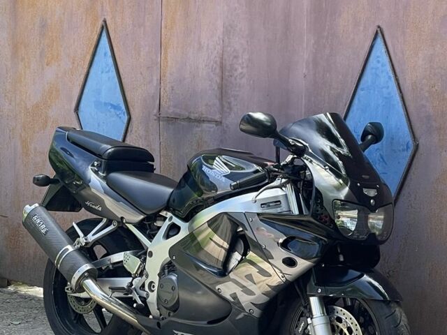 Хонда CBR 900RR, объемом двигателя 0.92 л и пробегом 0 тыс. км за 4500 $, фото 1 на Automoto.ua