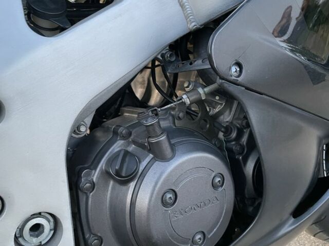 Хонда CBR 900RR, объемом двигателя 0.92 л и пробегом 0 тыс. км за 4500 $, фото 19 на Automoto.ua