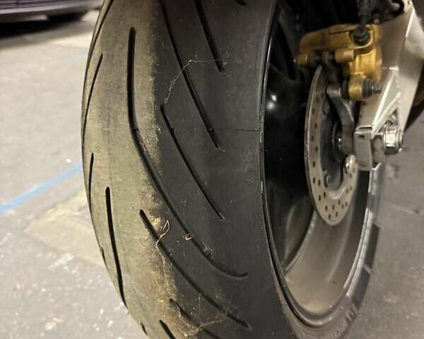 Красный Хонда CBR 929RR, объемом двигателя 0.92 л и пробегом 44 тыс. км за 5100 $, фото 5 на Automoto.ua