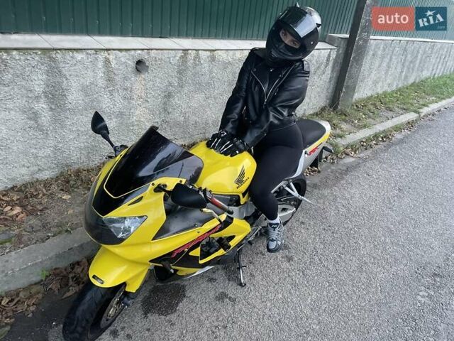 Желтый Хонда CBR 929RR, объемом двигателя 0.93 л и пробегом 42 тыс. км за 4999 $, фото 17 на Automoto.ua