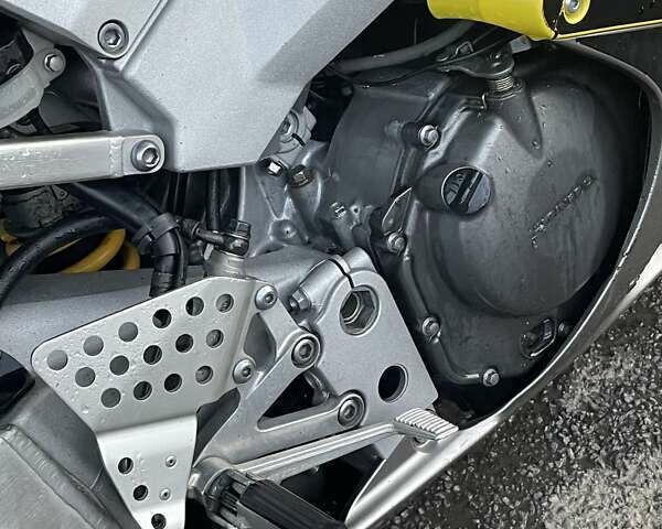 Желтый Хонда CBR 929RR, объемом двигателя 0.93 л и пробегом 42 тыс. км за 4999 $, фото 8 на Automoto.ua