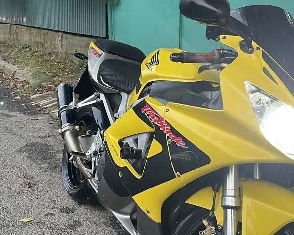 Желтый Хонда CBR 929RR, объемом двигателя 0.93 л и пробегом 42 тыс. км за 4999 $, фото 3 на Automoto.ua