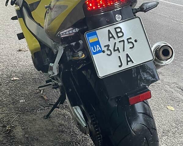 Желтый Хонда CBR 929RR, объемом двигателя 0.93 л и пробегом 42 тыс. км за 4999 $, фото 4 на Automoto.ua