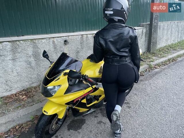 Желтый Хонда CBR 929RR, объемом двигателя 0.93 л и пробегом 42 тыс. км за 4999 $, фото 18 на Automoto.ua