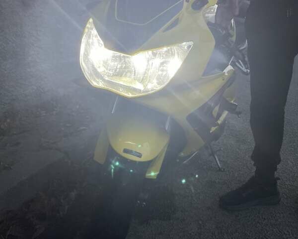 Желтый Хонда CBR 929RR, объемом двигателя 0.93 л и пробегом 42 тыс. км за 4999 $, фото 13 на Automoto.ua