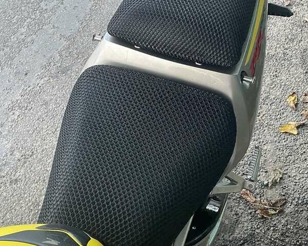Желтый Хонда CBR 929RR, объемом двигателя 0.93 л и пробегом 42 тыс. км за 4999 $, фото 9 на Automoto.ua