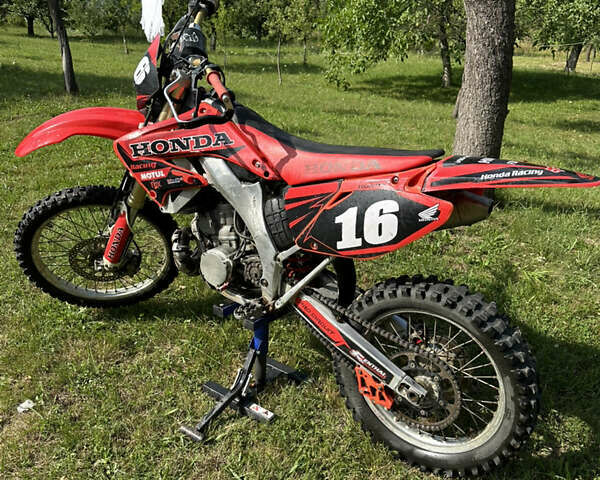 Красный Хонда CR 250R, объемом двигателя 0.25 л и пробегом 50 тыс. км за 2600 $, фото 2 на Automoto.ua