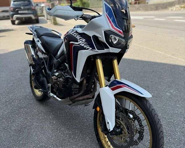 Белый Хонда CRF 1000L Africa Twin, объемом двигателя 1 л и пробегом 44 тыс. км за 12800 $, фото 2 на Automoto.ua