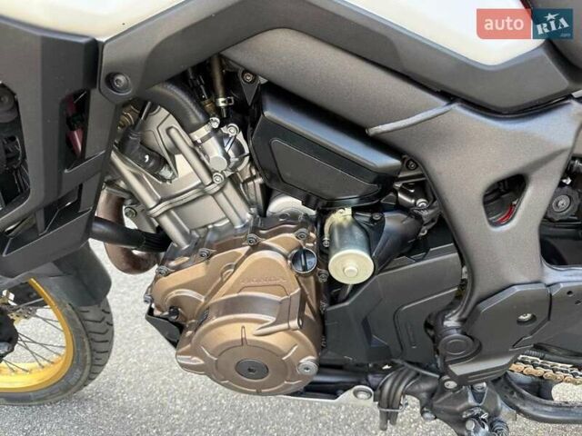 Белый Хонда CRF 1000L Africa Twin, объемом двигателя 1 л и пробегом 44 тыс. км за 12800 $, фото 4 на Automoto.ua