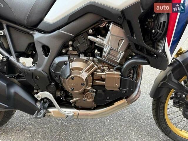 Белый Хонда CRF 1000L Africa Twin, объемом двигателя 1 л и пробегом 44 тыс. км за 12800 $, фото 5 на Automoto.ua