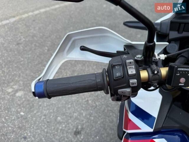 Белый Хонда CRF 1000L Africa Twin, объемом двигателя 1 л и пробегом 44 тыс. км за 12800 $, фото 3 на Automoto.ua