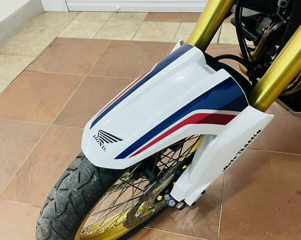 Білий Хонда CRF 1000L Africa Twin, об'ємом двигуна 1 л та пробігом 34 тис. км за 12500 $, фото 27 на Automoto.ua