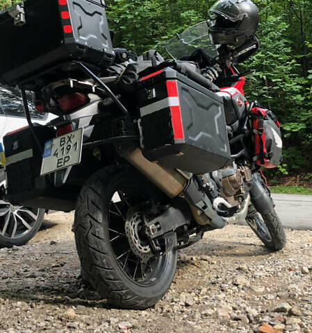 Красный Хонда CRF 1000L Africa Twin, объемом двигателя 1 л и пробегом 44 тыс. км за 11800 $, фото 1 на Automoto.ua