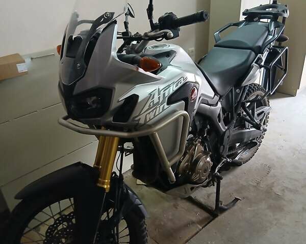 Серый Хонда CRF 1000L Africa Twin, объемом двигателя 1 л и пробегом 32 тыс. км за 10000 $, фото 2 на Automoto.ua