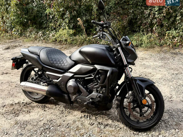Черный Хонда CTX 700, объемом двигателя 0.67 л и пробегом 19 тыс. км за 8500 $, фото 1 на Automoto.ua
