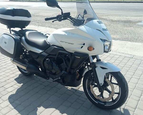Белый Хонда CTX 700N, объемом двигателя 0.67 л и пробегом 20 тыс. км за 6300 $, фото 7 на Automoto.ua