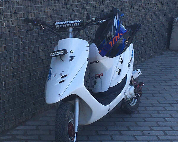 Белый Хонда Dio AF-27, объемом двигателя 0.08 л и пробегом 24 тыс. км за 500 $, фото 4 на Automoto.ua
