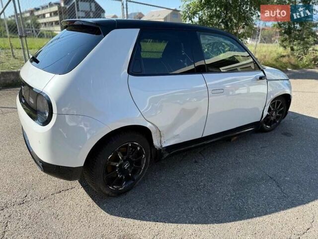 Белый Хонда e, объемом двигателя 0 л и пробегом 41 тыс. км за 12800 $, фото 2 на Automoto.ua