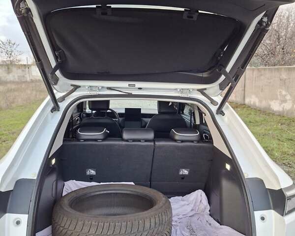 Белый Хонда eNS1, объемом двигателя 0 л и пробегом 24 тыс. км за 20000 $, фото 4 на Automoto.ua