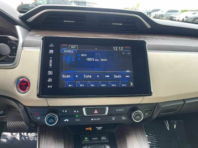 Белый Хонда FCX Clarity, объемом двигателя 1.5 л и пробегом 41 тыс. км за 11200 $, фото 6 на Automoto.ua