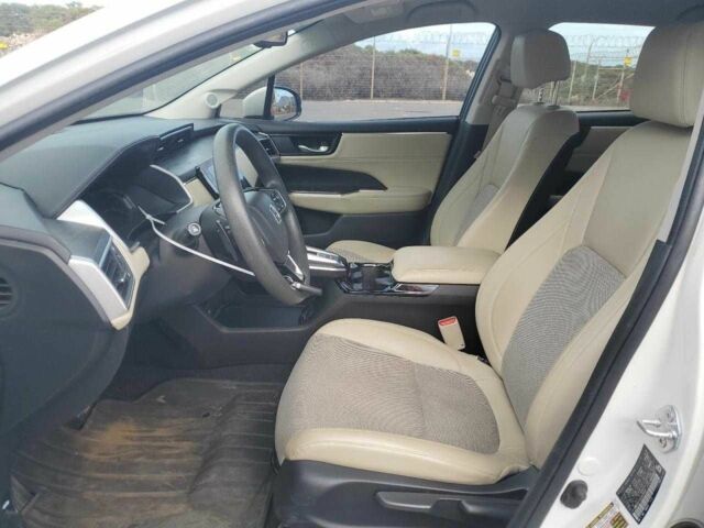 Белый Хонда FCX Clarity, объемом двигателя 1.5 л и пробегом 85 тыс. км за 3600 $, фото 6 на Automoto.ua