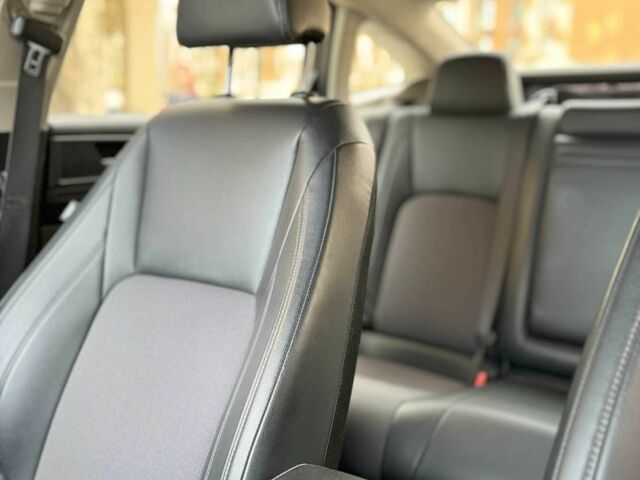 Черный Хонда FCX Clarity, объемом двигателя 1.5 л и пробегом 186 тыс. км за 15000 $, фото 4 на Automoto.ua