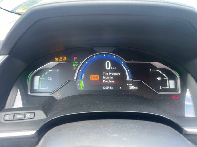 Серый Хонда FCX Clarity, объемом двигателя 1.5 л и пробегом 120 тыс. км за 9100 $, фото 6 на Automoto.ua