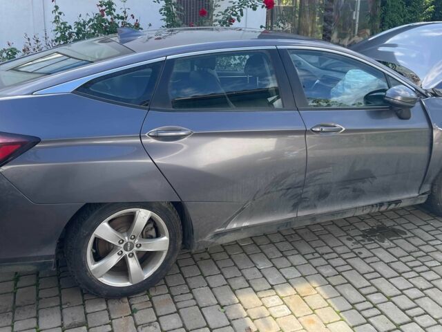 Серый Хонда FCX Clarity, объемом двигателя 1.5 л и пробегом 120 тыс. км за 9100 $, фото 5 на Automoto.ua