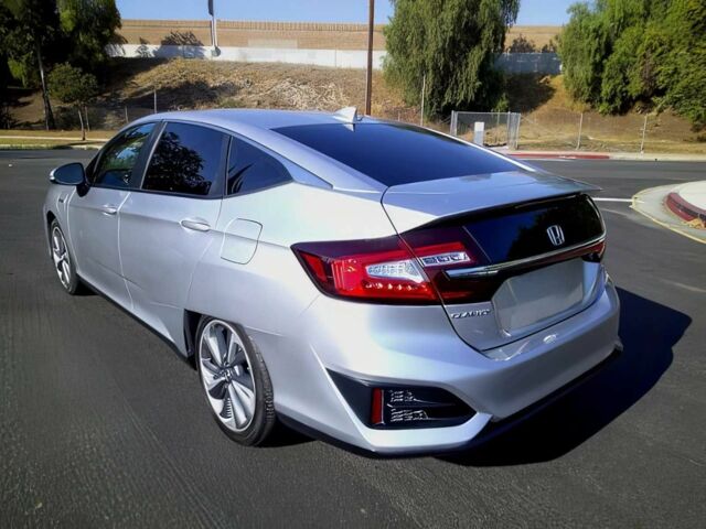 Сірий Хонда FCX Clarity, об'ємом двигуна 1.5 л та пробігом 32 тис. км за 17000 $, фото 6 на Automoto.ua