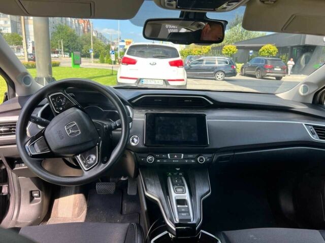 Серый Хонда FCX Clarity, объемом двигателя 1.5 л и пробегом 152 тыс. км за 15450 $, фото 6 на Automoto.ua